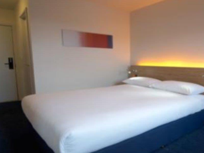 Travelodge Liverpool Stonedale Park Buitenkant foto