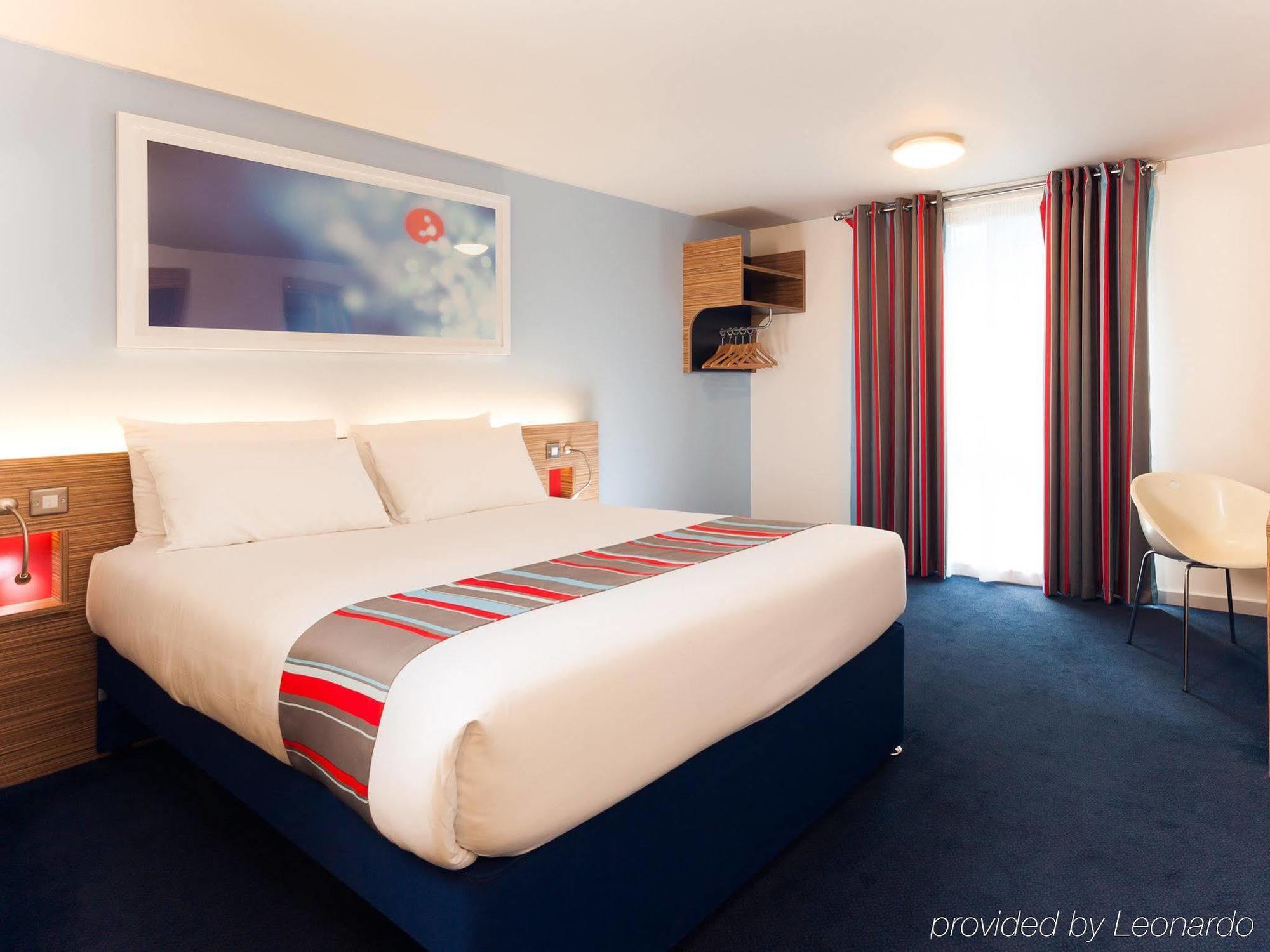 Travelodge Liverpool Stonedale Park Buitenkant foto