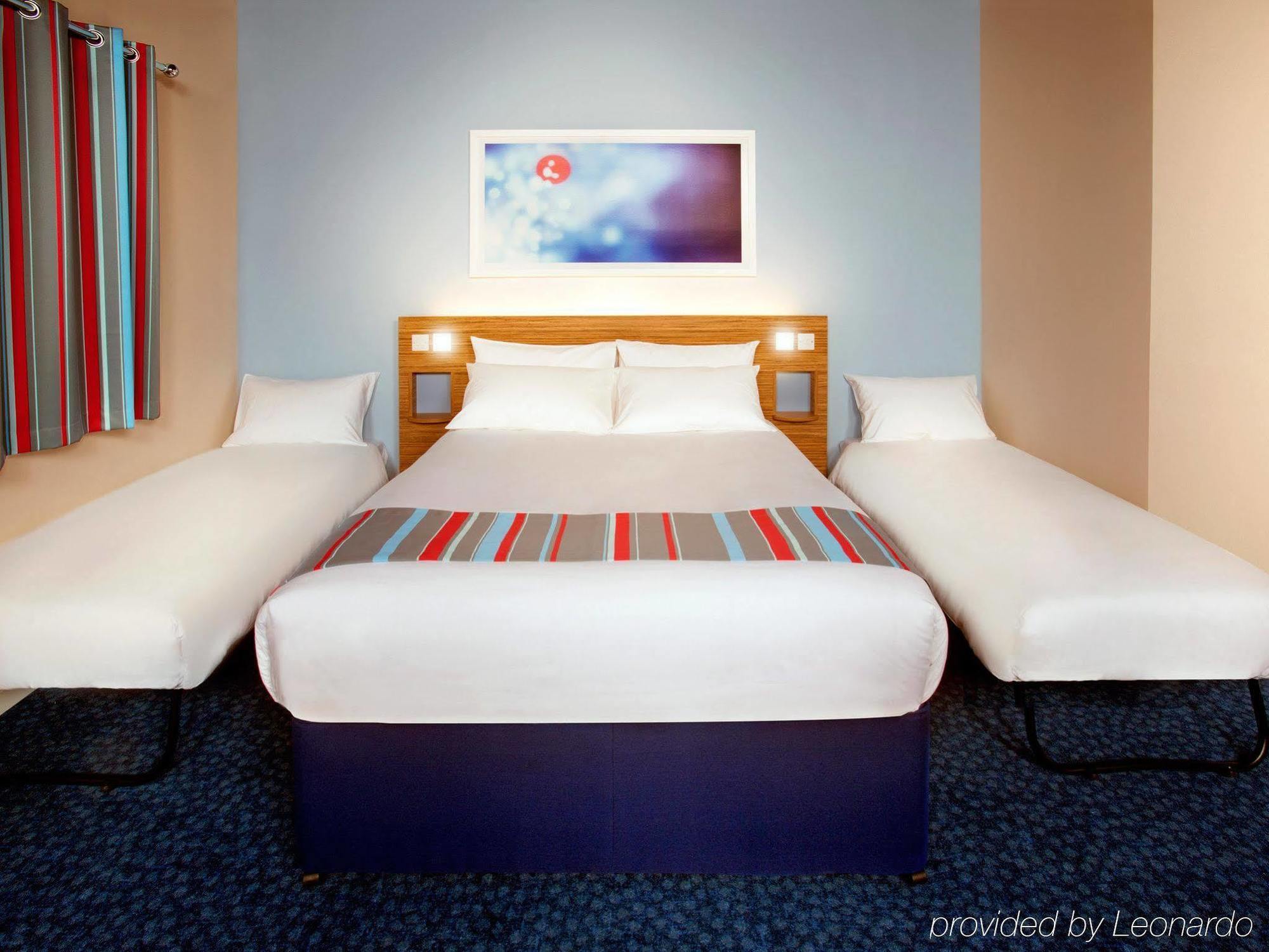 Travelodge Liverpool Stonedale Park Buitenkant foto