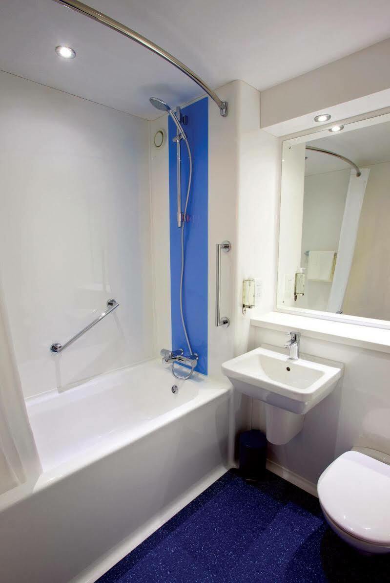 Travelodge Liverpool Stonedale Park Buitenkant foto