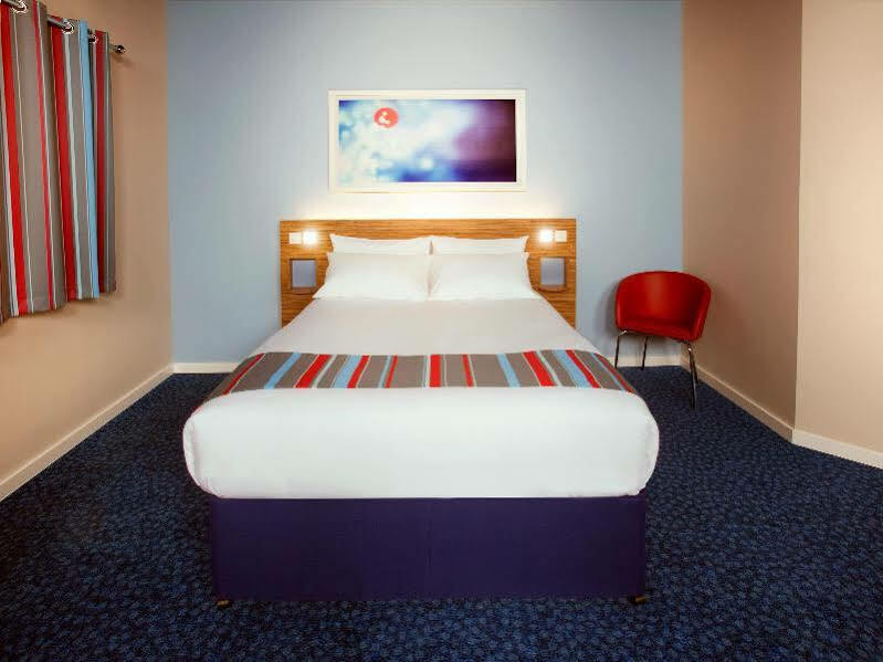 Travelodge Liverpool Stonedale Park Buitenkant foto