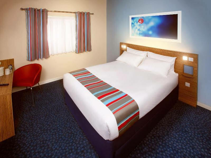 Travelodge Liverpool Stonedale Park Buitenkant foto