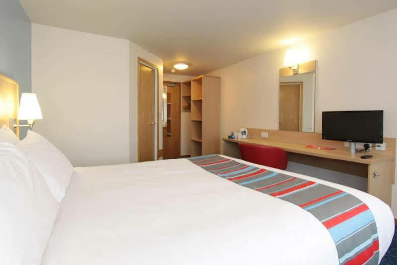 Travelodge Liverpool Stonedale Park Buitenkant foto